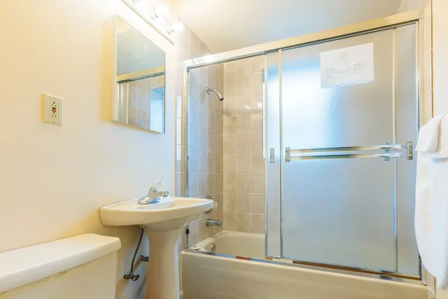 غرفة رباعية، English Bay Hotel 4/4