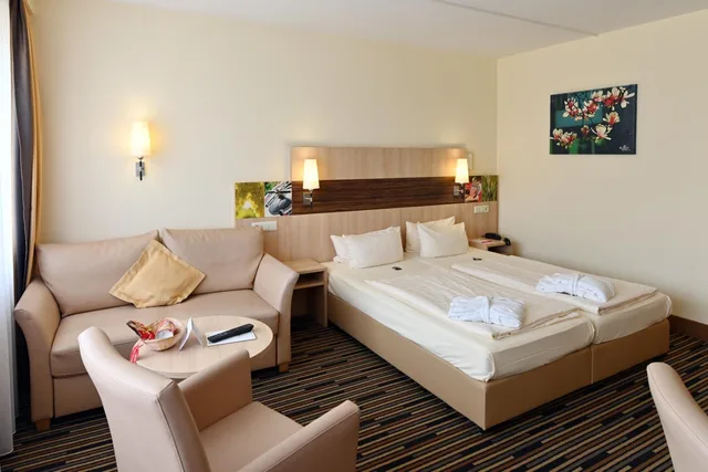 غرفة كبيرة بسرير كينج، Kurpark-Hotel Bad Durkheim 3/5