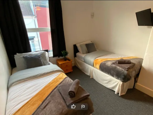3 Rooms, Family، OYO Tudor Lodge - Redcar Beach 1/3
