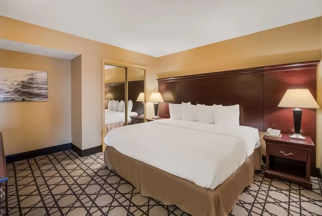 غرفة قياسية بسرير كينج لذوي الإعاقة، Best Western University Inn 2/7