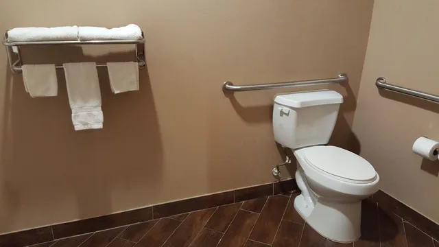 غرفة بسرير كينج مع أريكة لذوي الإعاقة، Executive Inn & Suites Floresville 5/10
