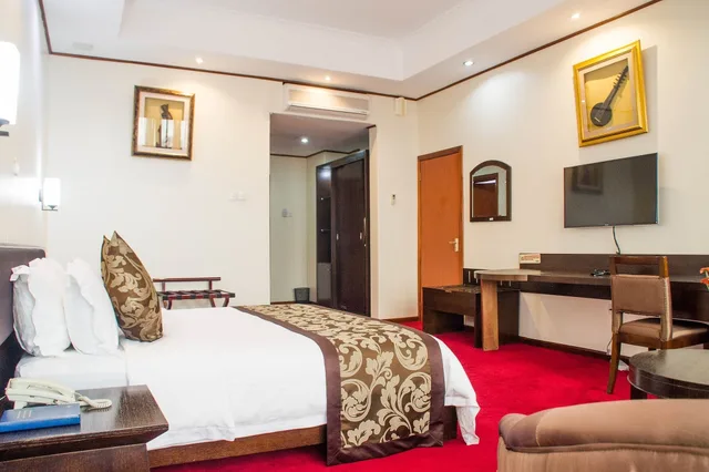 غرفة عائلية بسرير كوين وسريرين منفصلين، Lake View Resort Hotel 5/7