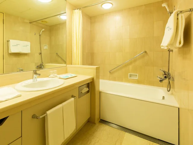 غرفة ديلوكس بسرير كينج، Hotel Okura Kobe 5/6