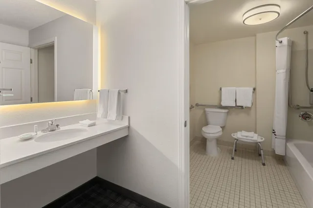 جناح لذوي الإعاقة، Residence Inn Minneapolis Downtown at The Depot 2/2