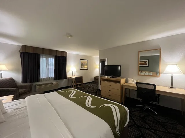 Suite, King Bed, Sofa, Quality Inn & Suites Loveland 2/7