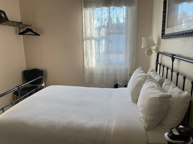 غرفة أساسية بسرير مزدوج، Hotel Sutter 1/3