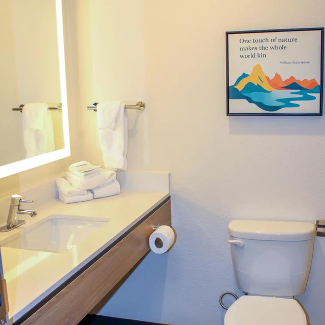 Room, Quadruple, 2 Queen Beds, Pet Friendly, The Cairn Hotel 5/5