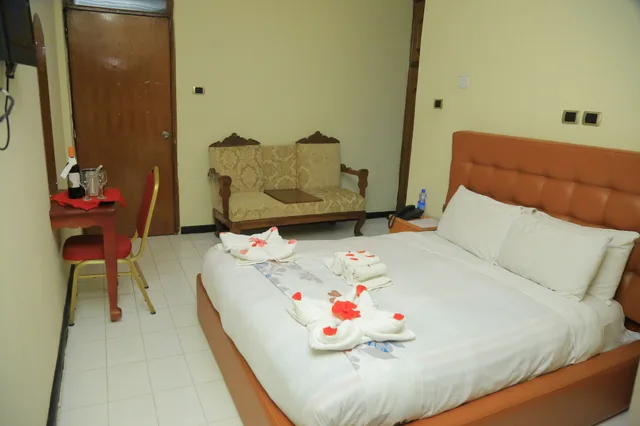 غرفة ديلوكس بسرير كينج بإطلالة على البحيرة بشرفة، Dib Anbessa Hotel 1/9