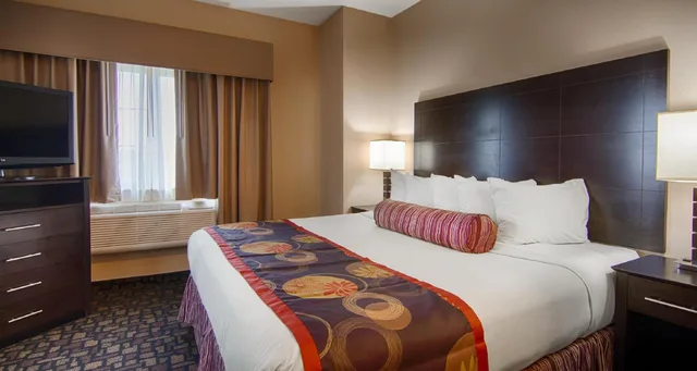 جناح بسرير كينج بجاكوزي، Best Western Plover-Stevens Point Hotel & Conference Ctr 2/10