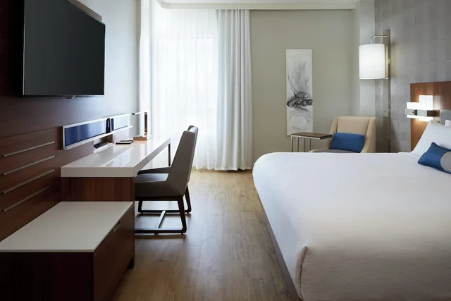 غرفة ديلوكس بسرير كينج، DELTA HOTELS BY MARRIOTT TROIS RIVIERES CONFERENCE CENTRE 9/10