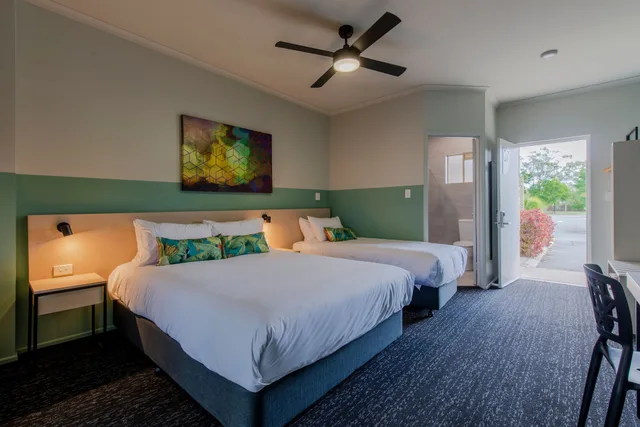 Studio, 1 Queen and 1 Single Bed, Nightcap at Waterfront Hotel 3/9