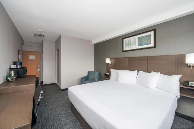 Coast, Superior, King Bed، Coast Lethbridge Hotel and Conference Centre 3/9