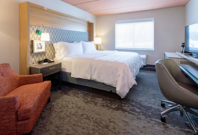Room, King Bed, Sofa, Holiday Inn Express & Suites Rock Springs Green River 3/5
