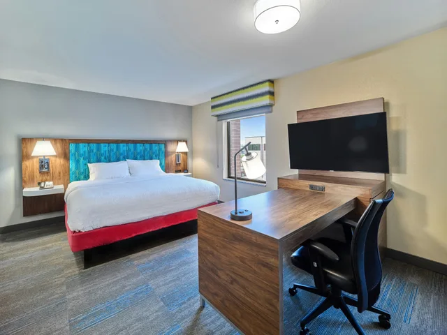 Studio, King Bed, Accessible, HAMPTON INN OMAHA MIDTOWN-AKSARBEN AREA 2/6