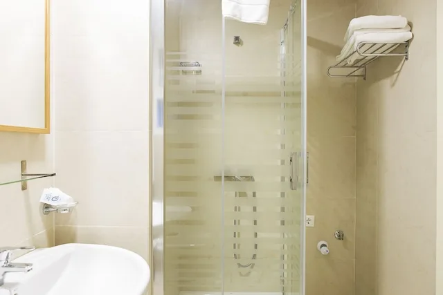 غرفة ثلاثية بثلاثة أسرّة بشرفة، Malaga Hotel Eliseos 4/5