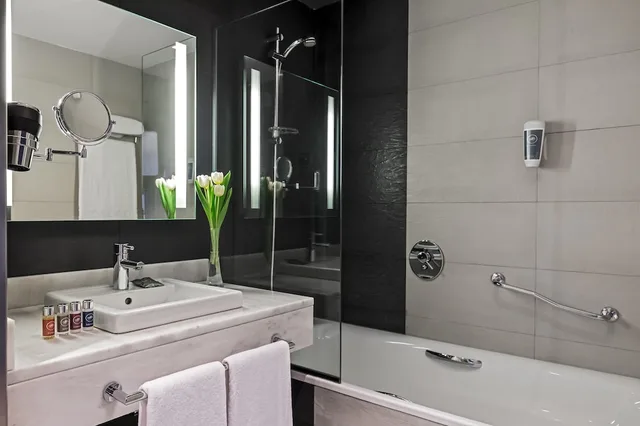 غرفة سوبيريور ثلاثية بثلاثة أسرّة، Hotel Zentral Castellana Norte 1/2