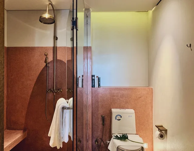 غرفة ديلوكس بسرير كينج بشرفة، Hotel Gahn - SHA Plus 4/5