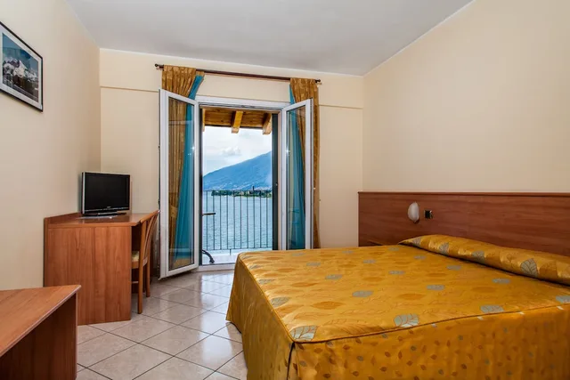 غرفة كومفورت بسريرين منفصلين بإطلالة على البحيرة، Hotel Regina 2/6