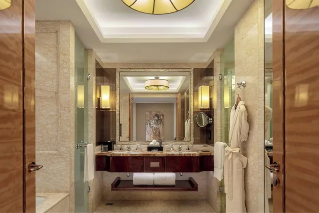 غرفة بسريرين مزدوجين بإطلالة على المدينة، Ritz Carlton Chengdu 7/8