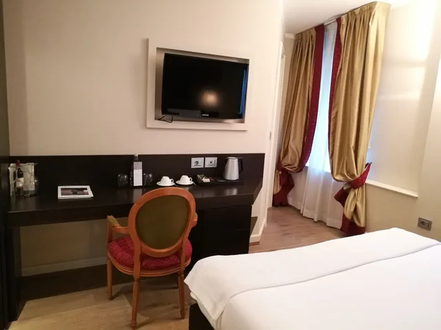 Room, Double or Twin Bed, Town House 33 3/10