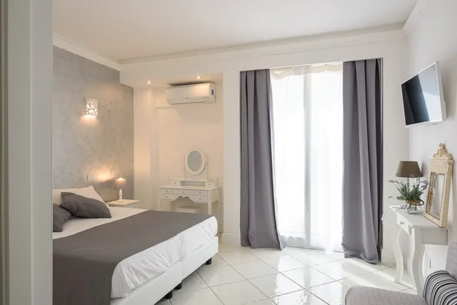 غرفة بسرير مزدوج بإطلالة على البحر، Bussola Di Hermes Hotel 1/5
