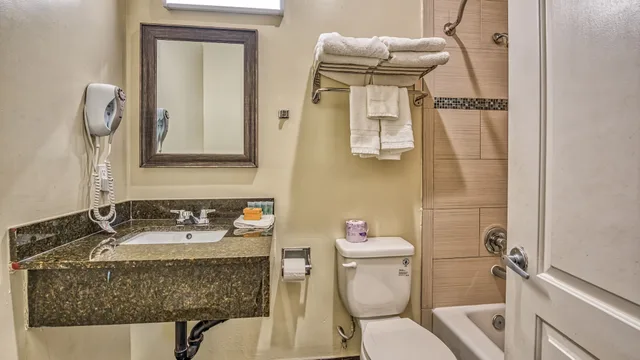 غرفة قياسية بسريرين كوين، Hollywood City Inn 4/6