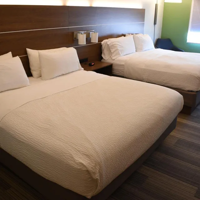 Standard, King Bed, 2 King Beds, Holiday Inn Express and Suites Lincoln South 4/10