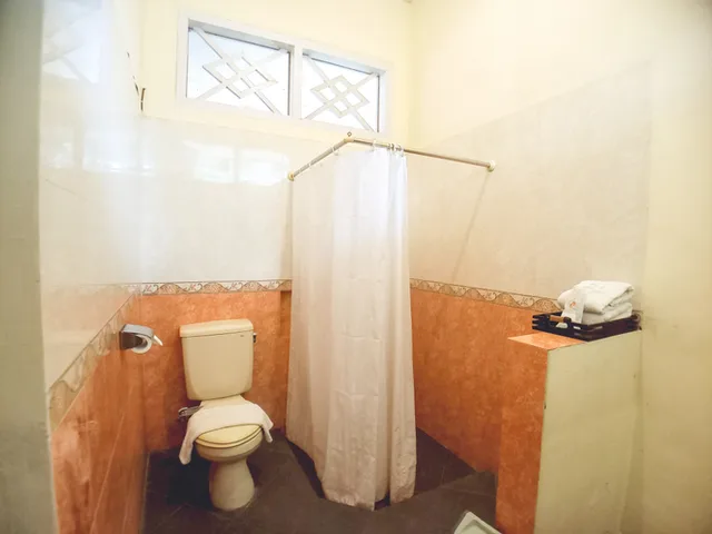 بنغل بسرير مزدوج بإطلالة على الحديقة للمدخنين، Margo Utomo Hill View Resort 2/3