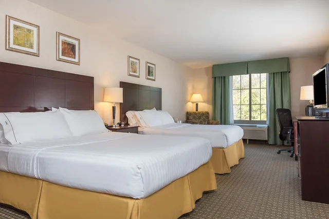 غرفة قياسية بسريرين كوين لذوي الإعاقة، Holiday Inn Express Haskell-Wayne Area 2/4