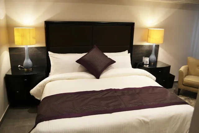 جناح بإطلالة على المدينة، Ambassador Hotel 6/10
