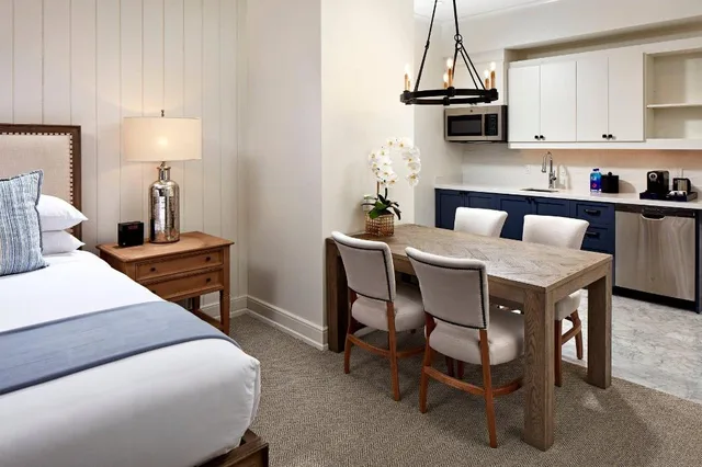 Boardwalk, Suite, King Bed, Ocean Front, Sofa, Balcony، Vespera Resort on Pismo Beach, Autograph Collection 2/4