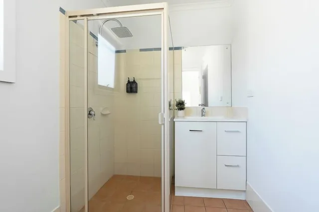 فيلا بسريرين منفصلين وسرير كينج بغرفتي نوم، Adelaide Caravan Park 3/4