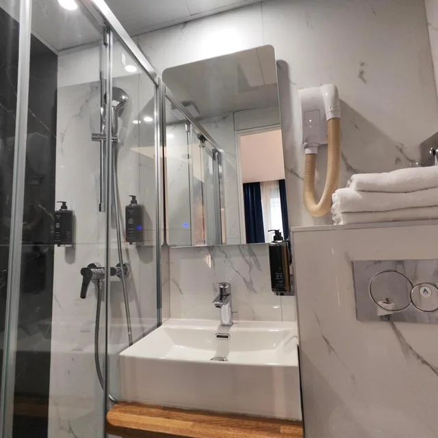 Room, Single, Atelier Montparnasse Hotel 9/10