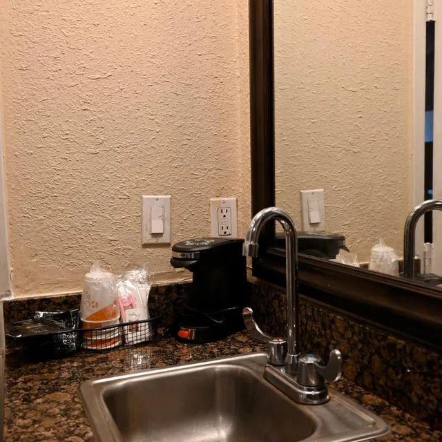 جناح بسرير كينج بغرفة نوم واحدة، Quality Inn & Suites I-35 Near Frost Bank Center San Antonio, TX 9/10