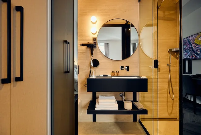 غرفة ديلوكس بسرير كينج، The Hotel Ljubljana 3/3