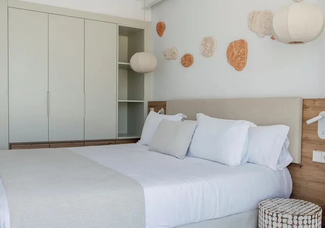1 Bedroom, Suite, Twin Beds, Side Sea View، Suites Roc Portonova 2/4