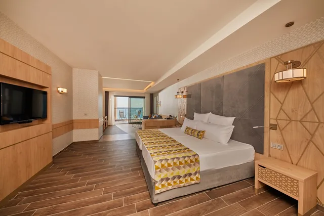 Junior Suite, Sea Front، Secrets Sunny Beach Resort & Spa - Adults Only 1/3
