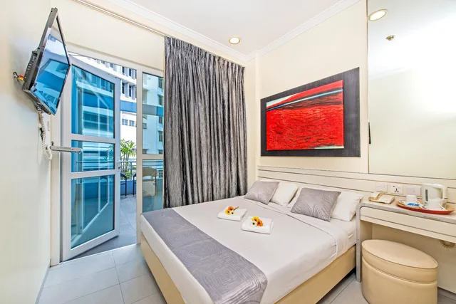 غرفة سوبيريور بشرفة، Hotel 81 Elegance 2/3