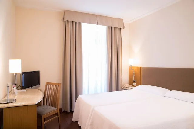 غرفة ثلاثية بإطلالة على المدينة، Hotel Inglaterra 3/4