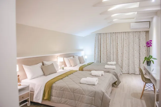 غرفة رباعية بسرير مزدوج وسريرين منفصلين، Hotel Vizantio 3/7