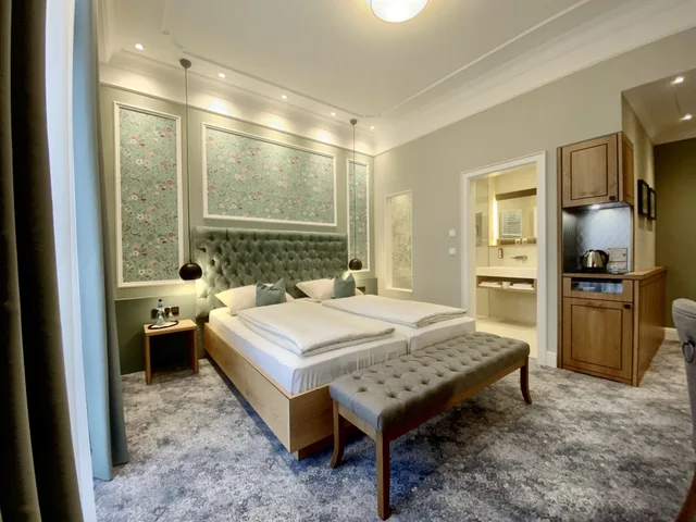 Deluxe, Double Bed, Hotel West 3/5