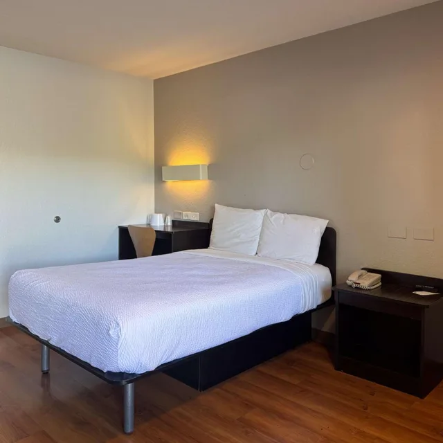 غرفة بسرير كوين، Motel6 Simi Valley, CA 6/9