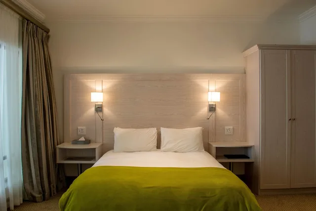 غرفة عائلية بسرير كوين وسريرين منفصلين، Val Du Charron Coach House 3/10
