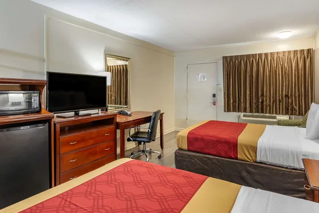 غرفة بسريرين مزدوجين، Econo Lodge Charlottesville North - University Area 3/5