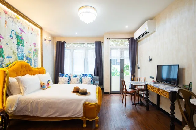Design, Queen Bed، The Unforgotten B&B 2/5