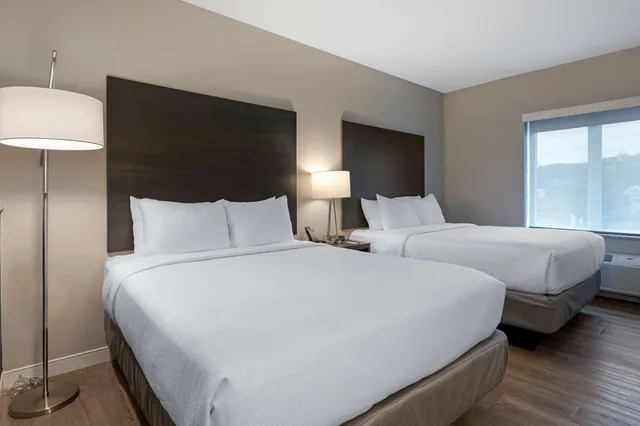 غرفة بسريرين كوين، Comfort Suites Cincinnati University - Downtown 2/3