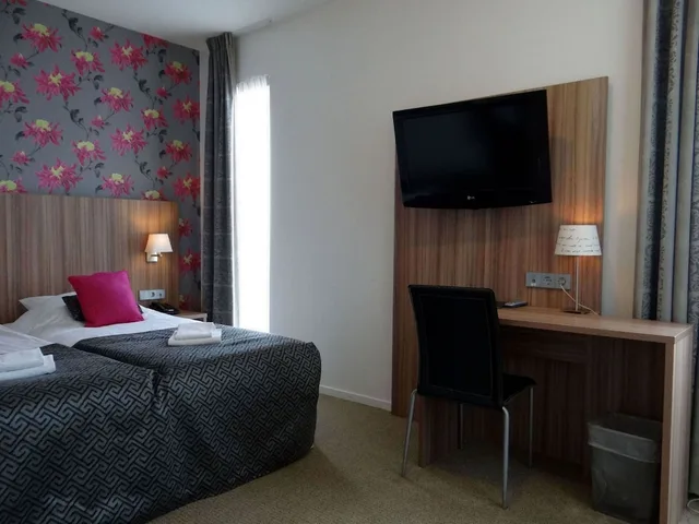غرفة قياسية بسريرين منفصلين، Martini Hotel 1/6