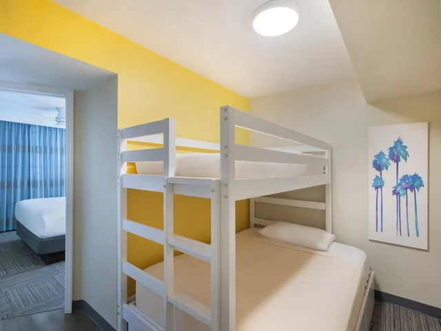 3 Bedrooms, Family Suite, 2 King Beds, Bunk Bed, Accessible, Holiday Inn Resort Orlando Suites - Waterpark 9/10