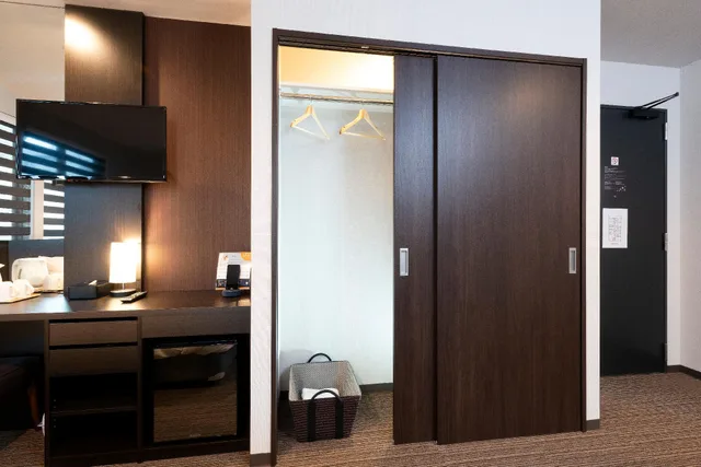 Semi Room, Deluxe, 1 Queen and 1 Semi Double Bed, Twin Beds، Hotel Kojan 3/3