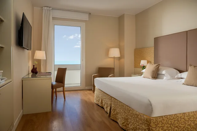 غرفة ديلوكس، National Hotel 1/6